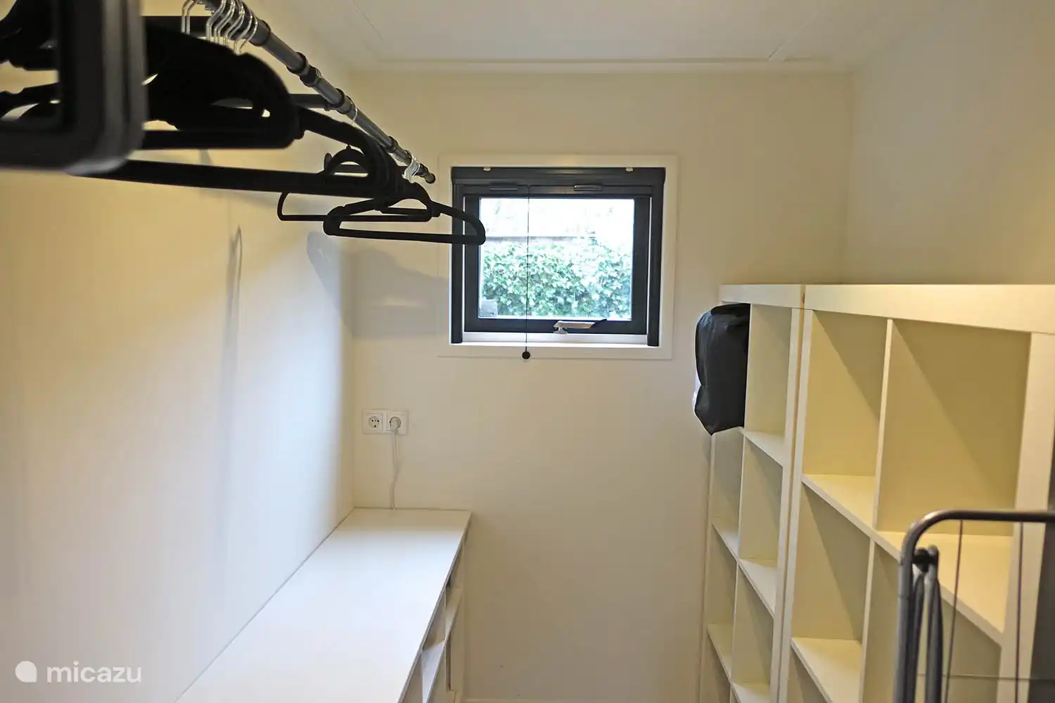 5 persoons chalet De Wilg, Rheezerveen. 1 Grote inloopkast