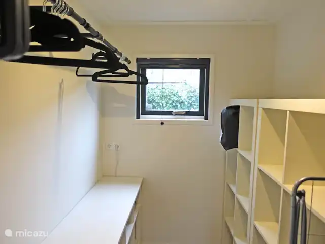 De Wilg, Stoetenslagh huren in Nederland, Overijssel, Rheezerveen - chalet 5 persoons chalet De Wilg, Rheezerveen. 1 Grote inloopkast