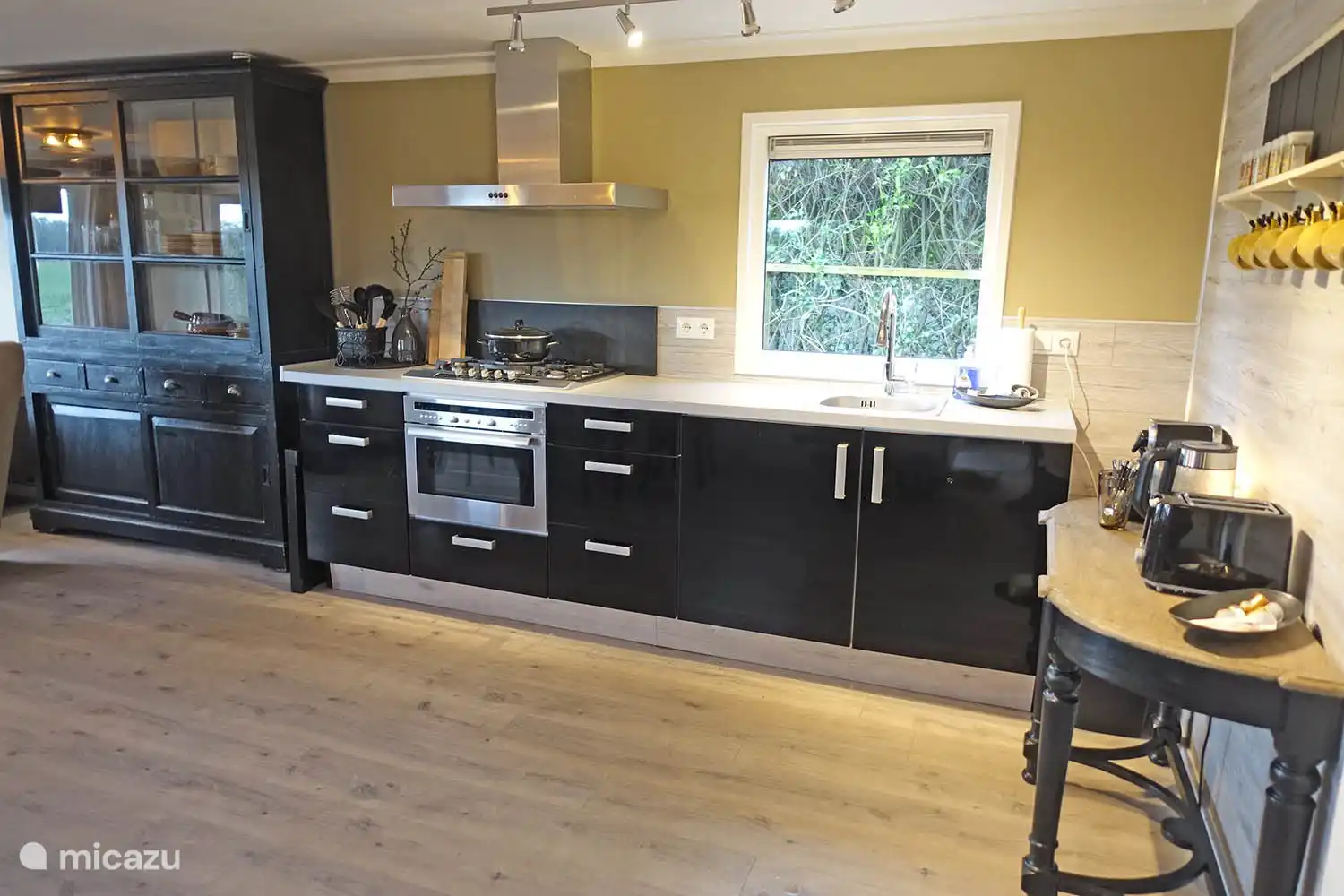 5 persoons chalet De Wilg, Rheezerveen. Prachtige keuken met grote oven.