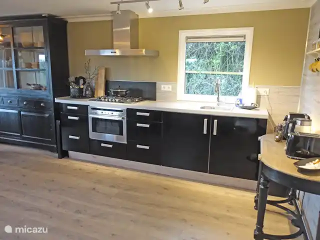 De Wilg, Stoetenslagh huren in Nederland, Overijssel, Rheezerveen - chalet 5 persoons chalet De Wilg, Rheezerveen. Prachtige keuken met grote oven.