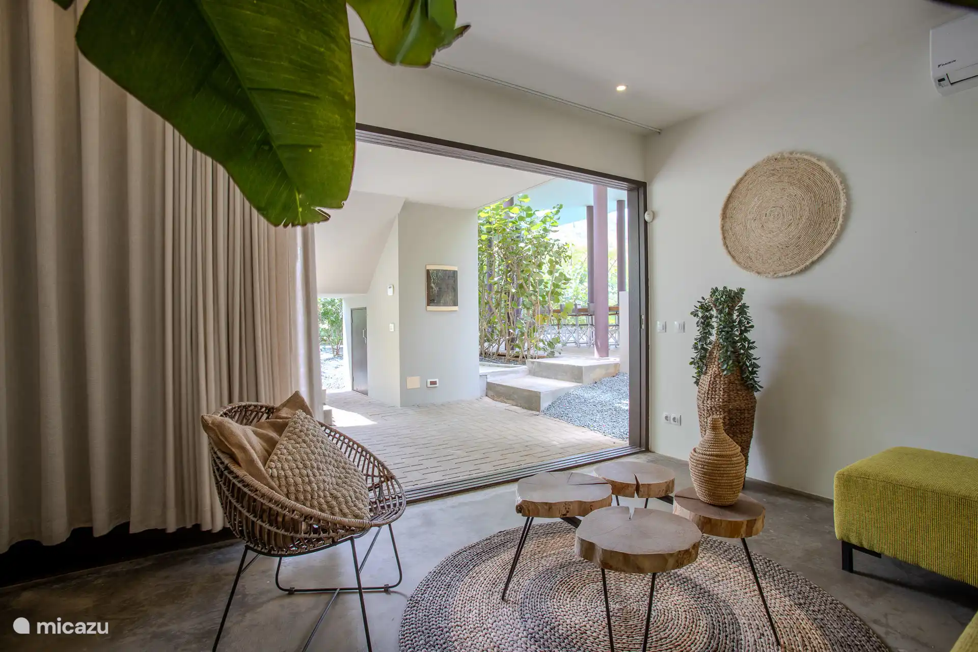 Blick aus dem Medienraum unten