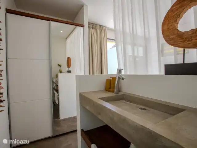 Villa design unique dans un complexe naturel | Curaçao, Curaçao-Centre, Sint Michiel - villa Armoire et buanderie dans la chambre