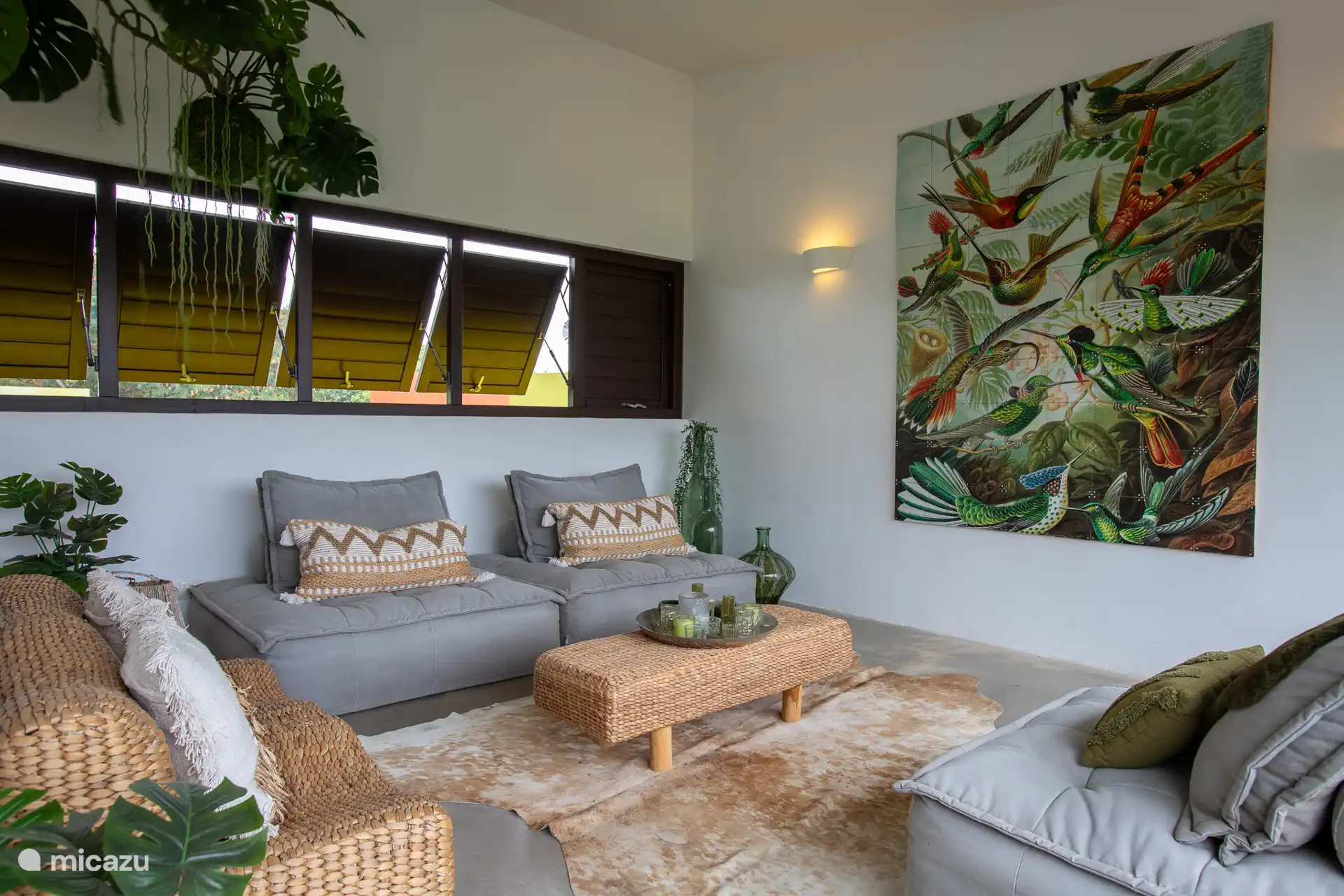  Sitzecke mit schönen Lounge-Sofas 