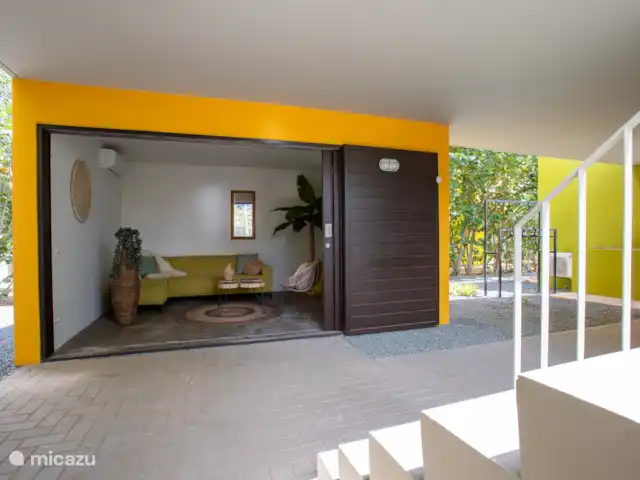 Villa design unique dans un complexe naturel | Curaçao, Curaçao-Centre, Sint Michiel - villa Salle multimédia avec TV pour le streaming.