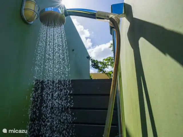 Villa design unique dans un complexe naturel | Curaçao, Curaçao-Centre, Sint Michiel - villa Se doucher en plein air : c’est une expérience particulière des Caraïbes.