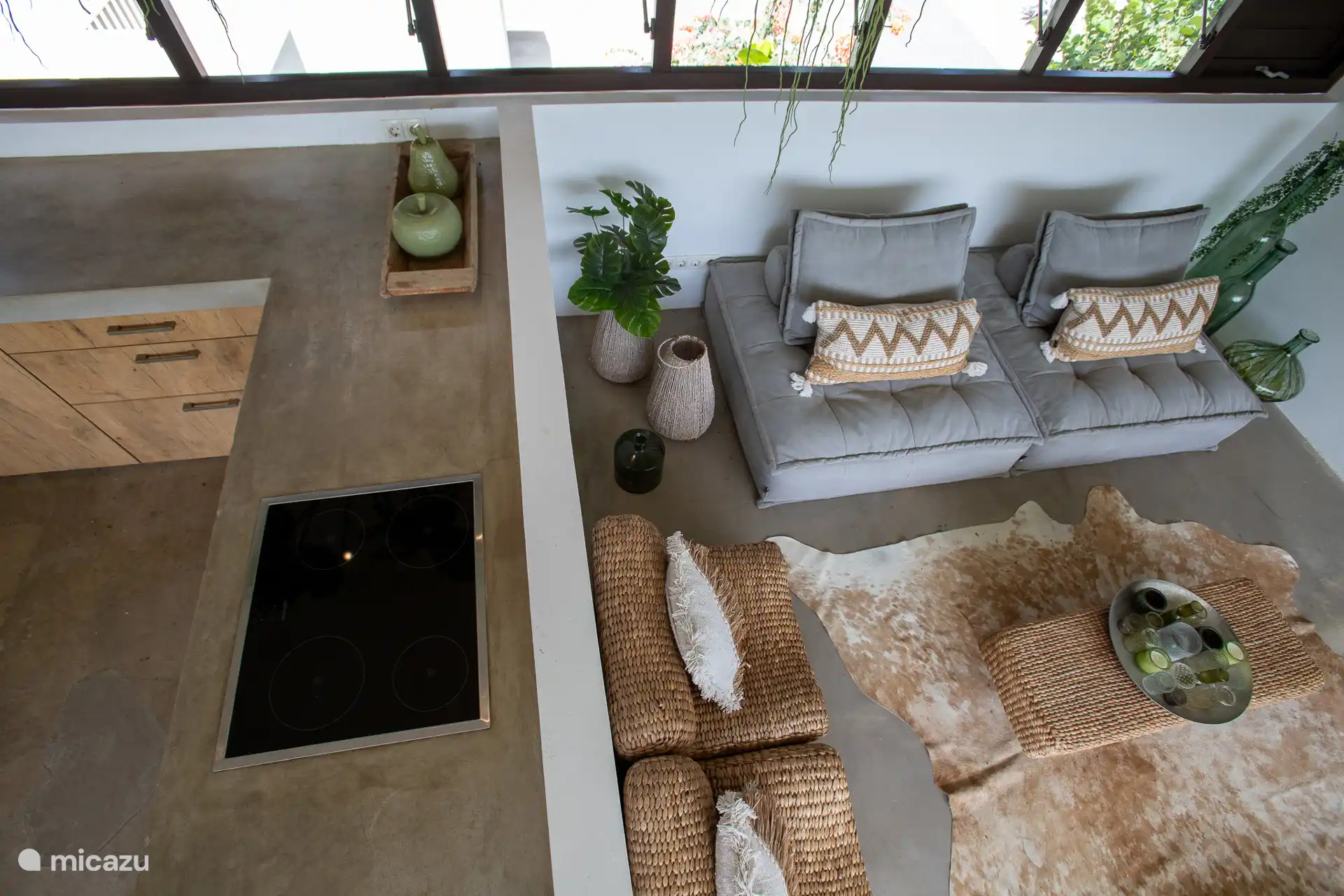 Übersicht Sitzecke und Teil der Küche 