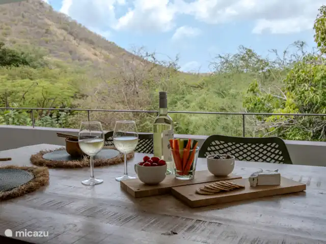 Villa design unique dans un complexe naturel | Curaçao, Curaçao-Centre, Sint Michiel - villa Vous vivez, mangez, vous détendez et profitez de la verdure des arbres.