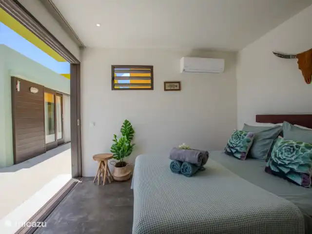 Villa design unique dans un complexe naturel | Curaçao, Curaçao-Centre, Sint Michiel - villa Les trois chambres disposent d’un lit double confortable de 160 cm de large.