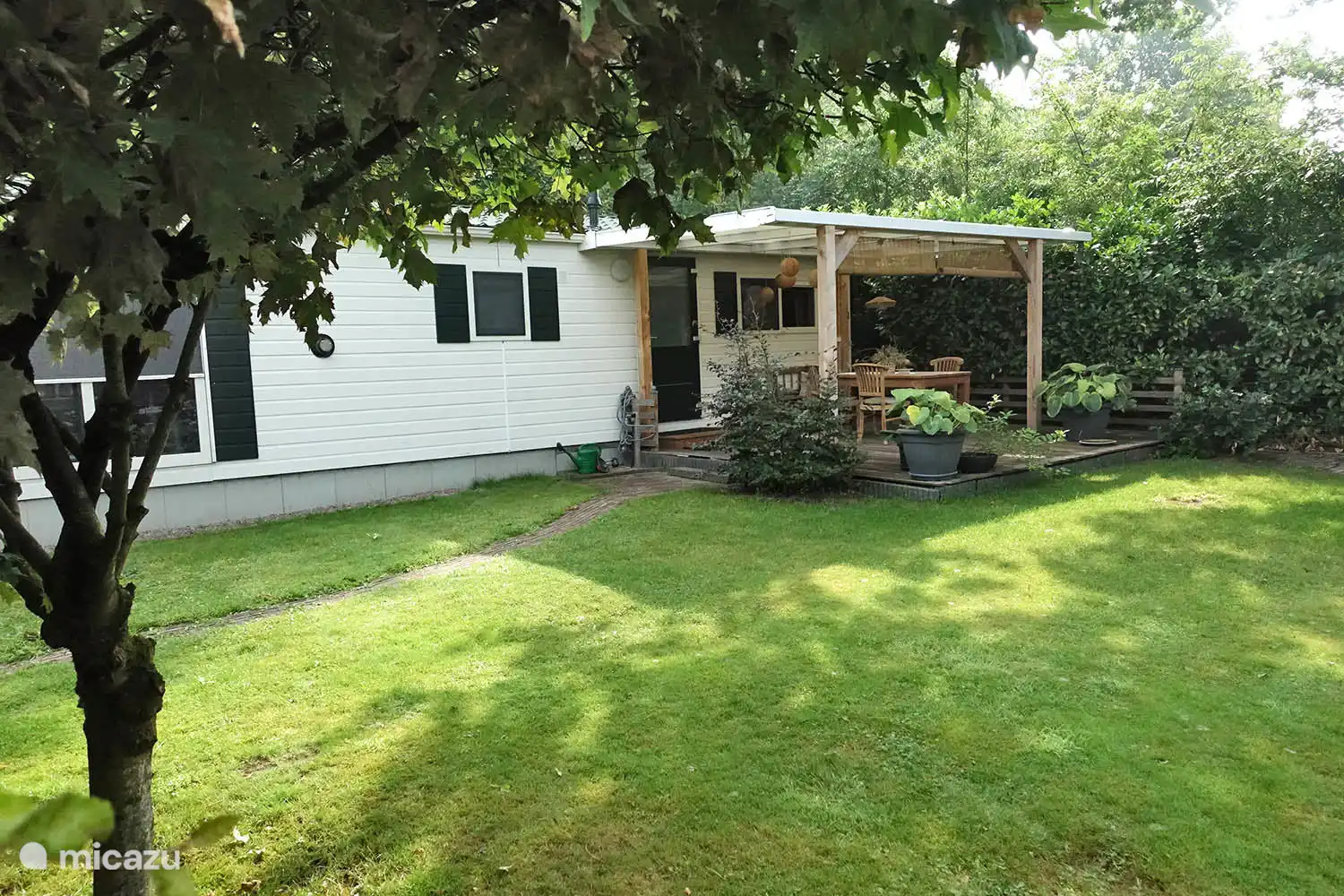 nice spacious secluded garden