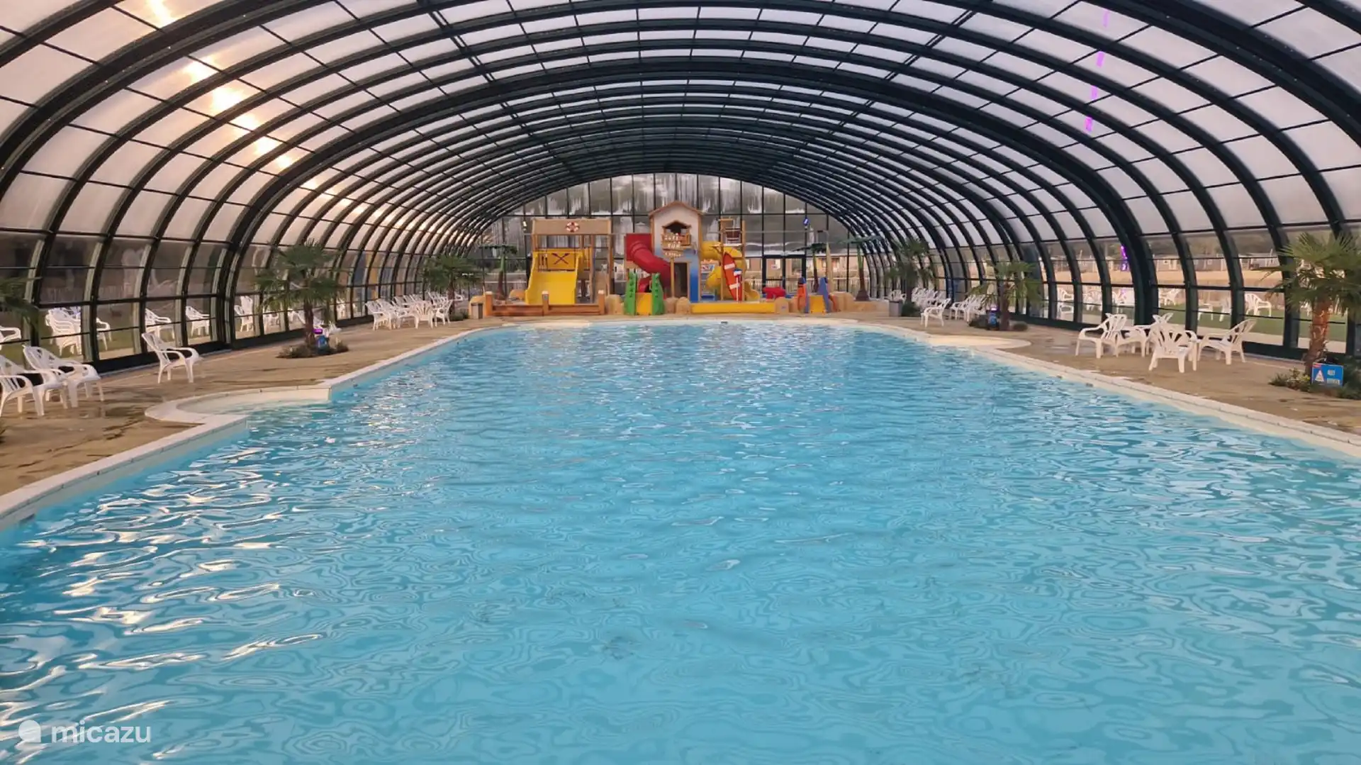 Chalet 4 personen, De eik , overdekt zwembad met gedeelte voor de kleintjes