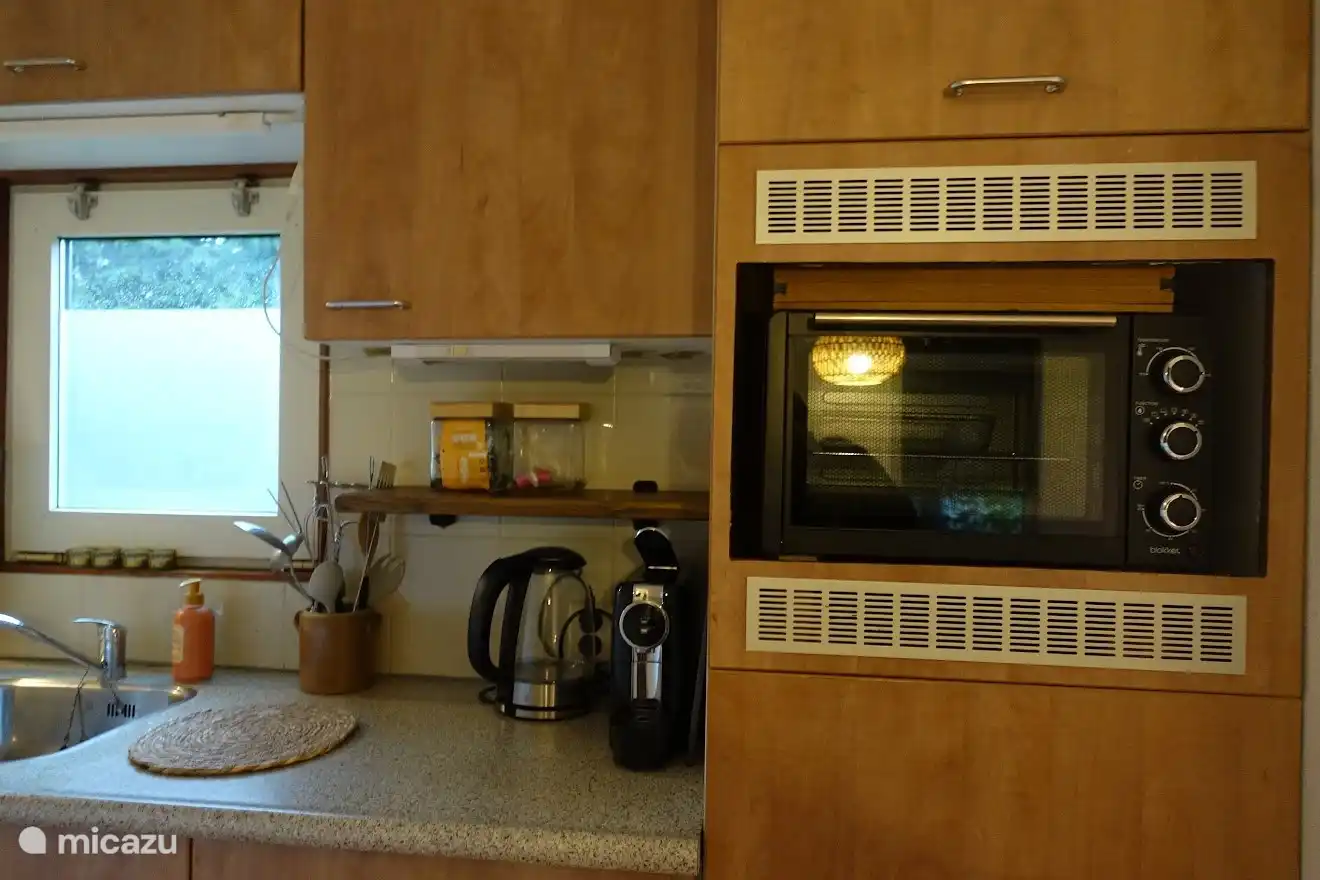 Chalet 4 personen, De eik, Stoetenslagh Rheezerveen, grote oven en apart de magnetron