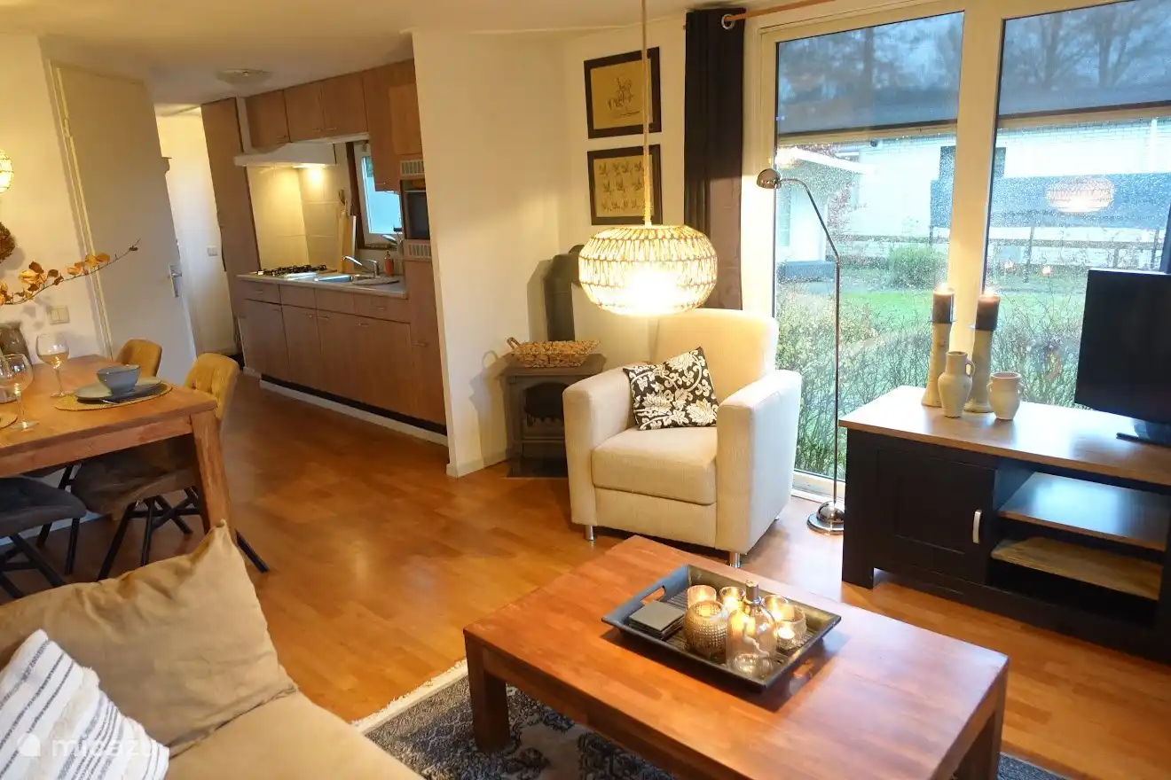 Chalet 4 personen, De eik, Stoetenslagh Rheezerveen, groter ramen voor lekker veel licht