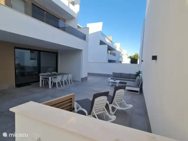 Casa Sol Y Mar | Espagne, Murcia, San Pedro del Pinatar - appartement Vue de la porte sur la piscine.