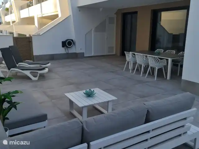 Casa Sol Y Mar | Espagne, Murcia, San Pedro del Pinatar - appartement Terrasse avec transats.