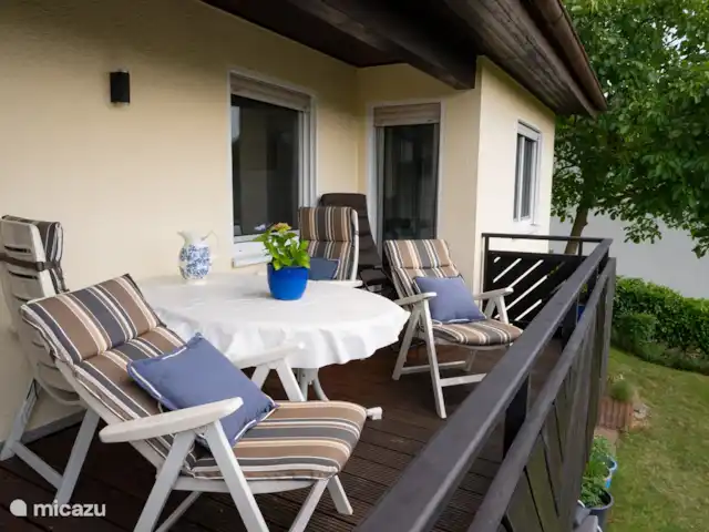 Location de Vacances Allemagne, Hesse, Bad Wildungen, appartement - Appartement zum Märchenwald ****  Ensemble de sièges pour 4 personnes Kettler avec canapé cardiovasculaire