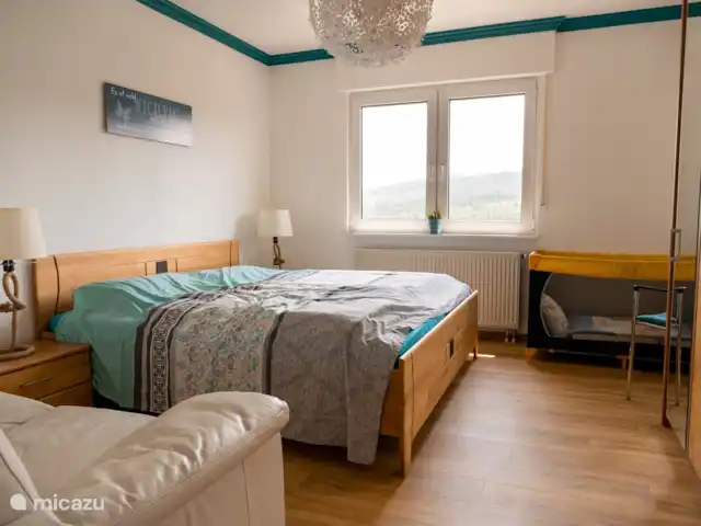 Location de Vacances Allemagne, Hesse, Bad Wildungen, appartement - Appartement zum Märchenwald ****  Chambre 1 avec porte donnant sur la terrasse