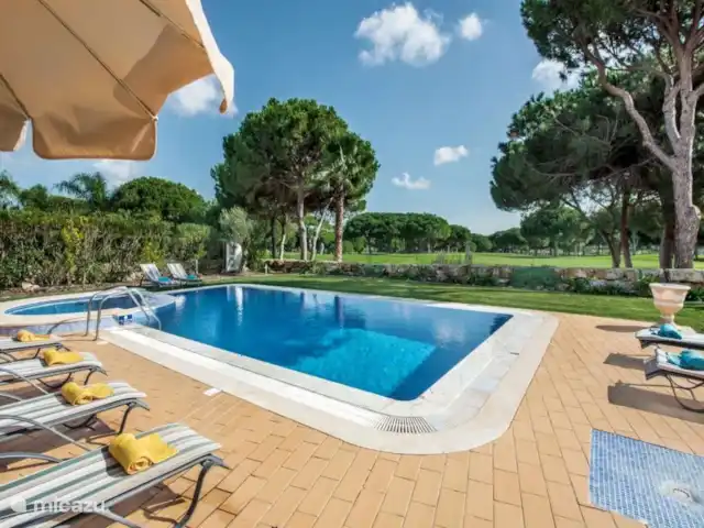 Location de Vacances Portugal, Algarve, Quarteira, villa - Villa Sol Golfe Piscine avec chaises longues