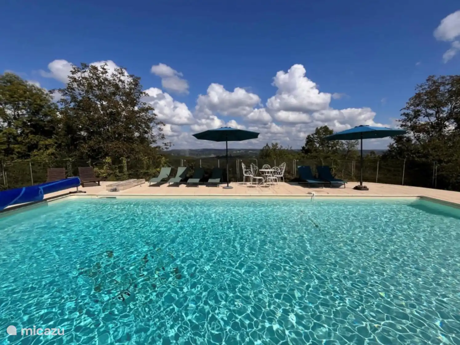 Blick nach Norden auf den Pool