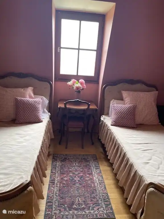 2. Haus -- Schlafzimmer im Obergeschoss mit zwei Einzelbetten