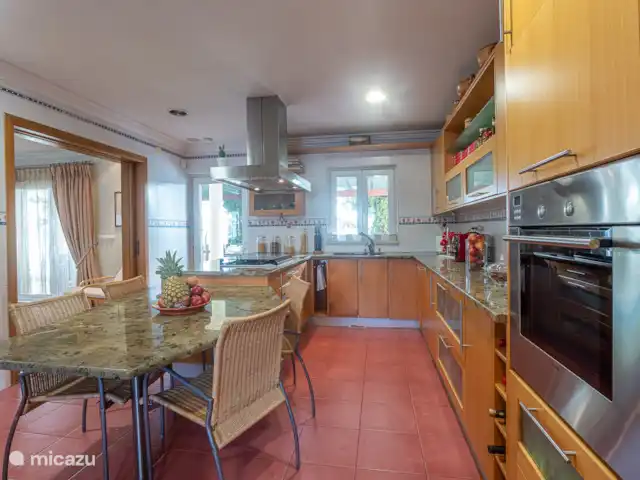 Villa Celeste en Portugal, Costa de Lisboa, Setúbal - villa Cocina con zona de comedor