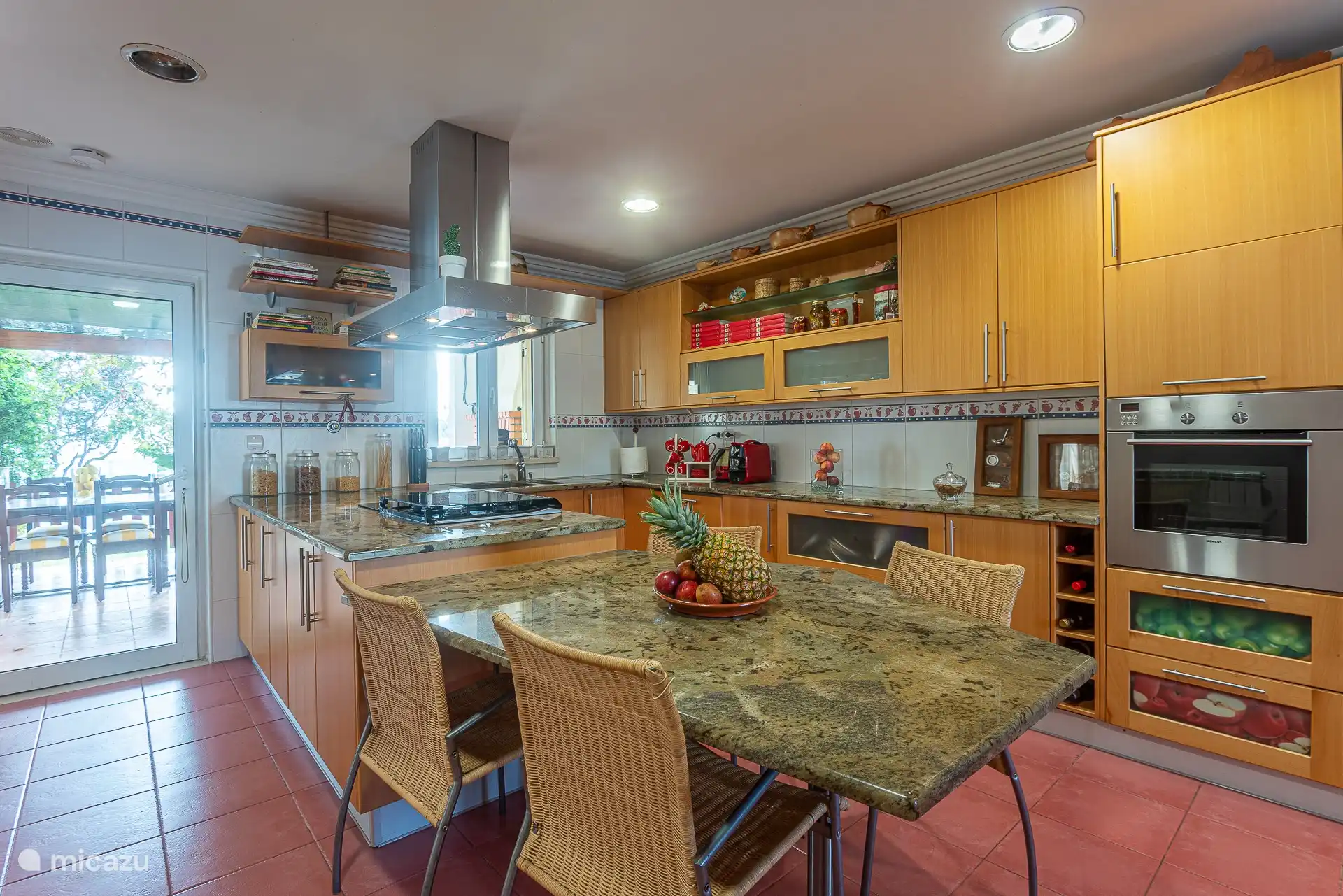 Küche mit Essbereich