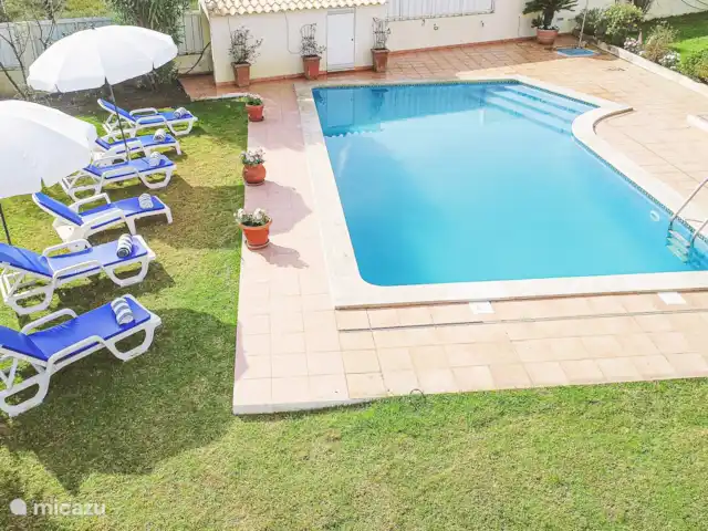 Villa Celeste en Portugal, Costa de Lisboa, Setúbal - villa Piscina con tumbonas
