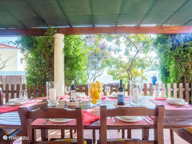 Villa Celeste en Portugal, Costa de Lisboa, Setúbal - villa Porche con zona de comedor
