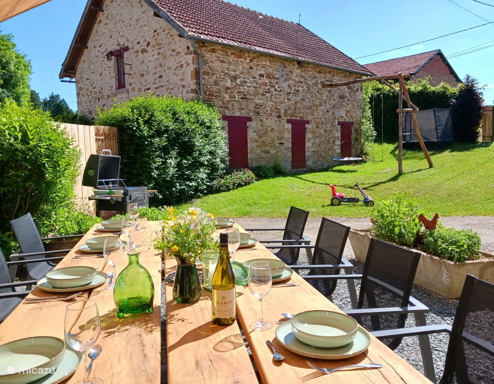 Terrasse vor der Gîte Uni-Vert