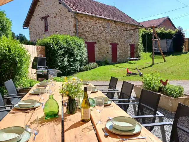 Uni-Vert avec piscine privée | France, Haute-Vienne, Coussac-Bonneval - gîte / cottage Terrasse devant le Gîte Uni-Vert