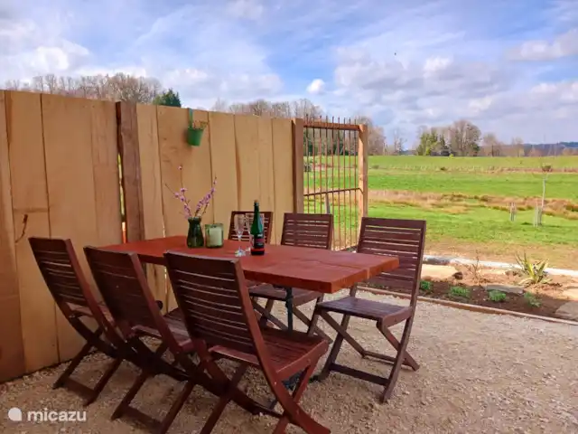 Uni-Vert avec piscine privée | France, Haute-Vienne, Coussac-Bonneval - gîte / cottage Terrasse à l’arrière