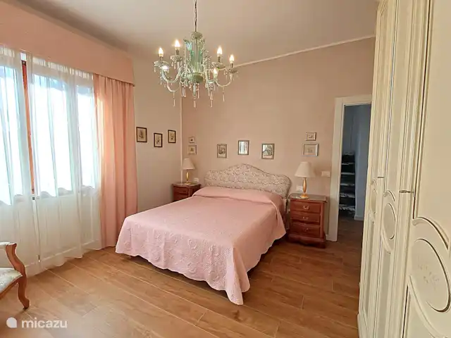 Location de Vacances Italie, Toscane, Forte Dei Marmi, villa -  Villa Elza à 400 mètres de la plage Chambre avec climatisation et terrasse