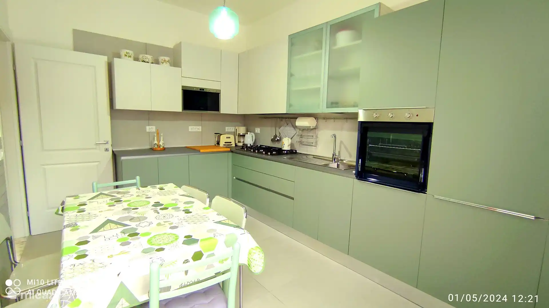 Neue Küche mit Spülgeschirr