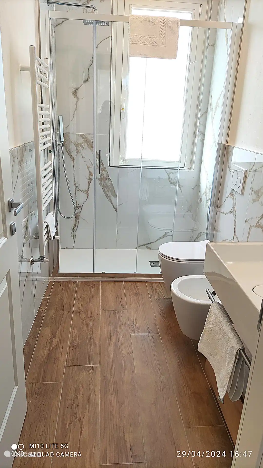 Neues Badezimmer mit Dusche