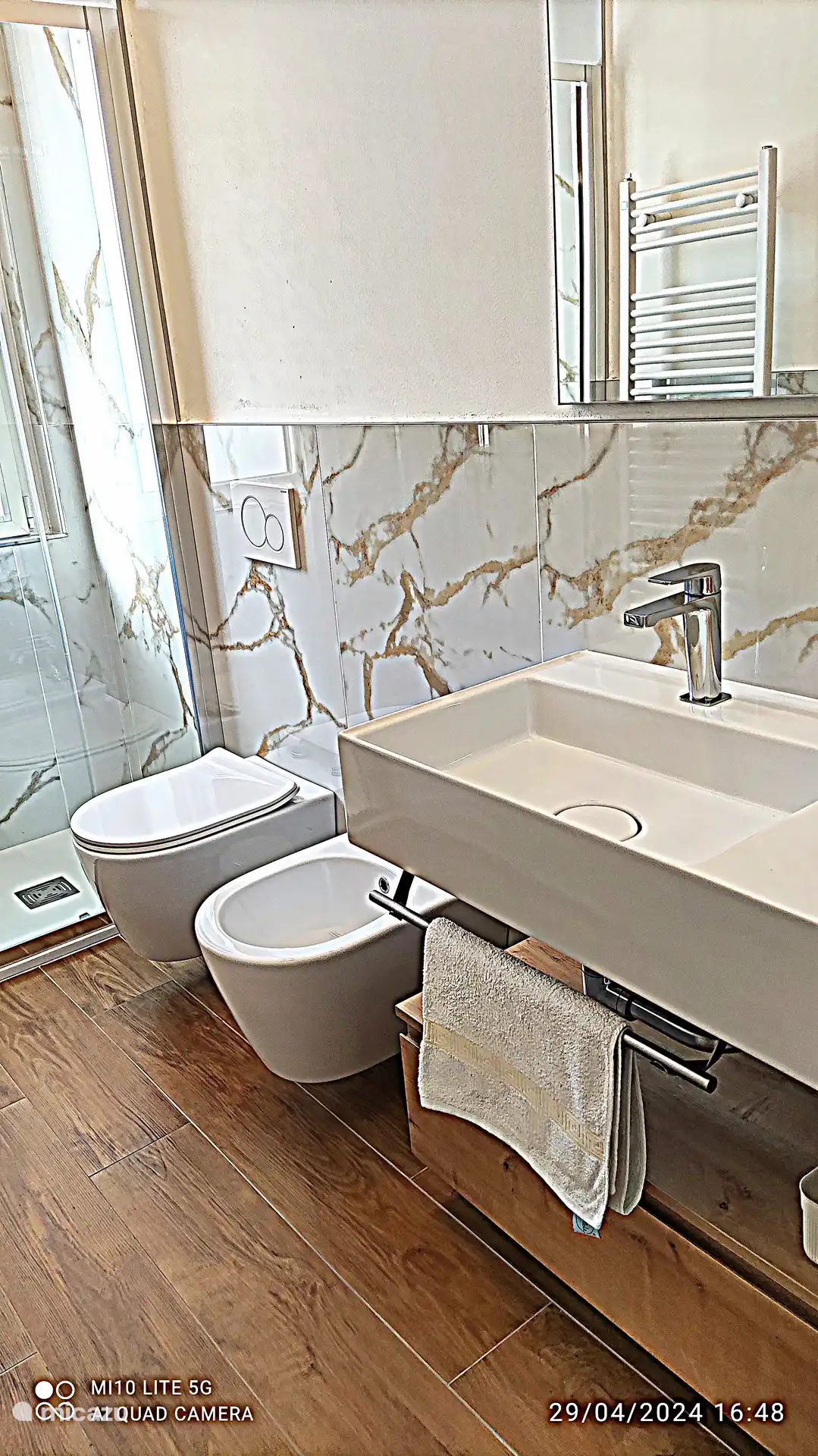 Neues Badezimmer mit Dusche