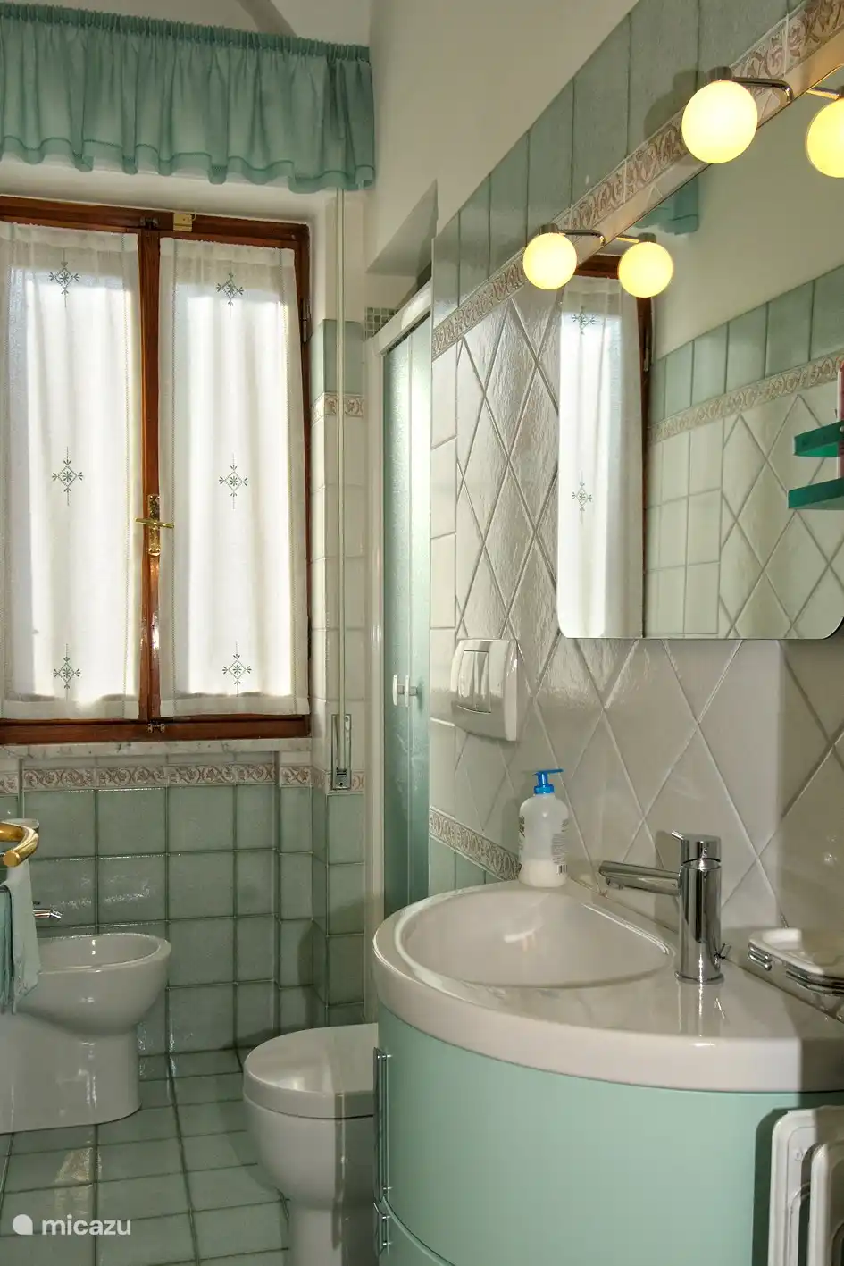 Badezimmer mit Dusche