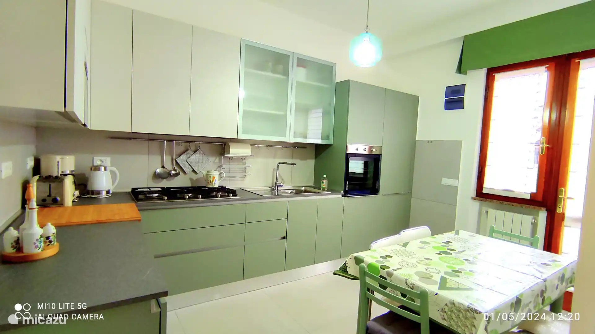 Neue Kitcken mit Spülgeschirr