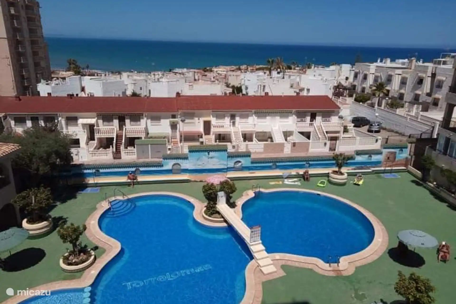 Einer der wenigen Orte mit einem großen, schönen Pool so nah am Meer