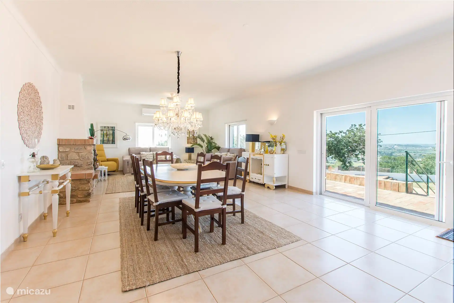 Essbereich im Wohnzimmer 