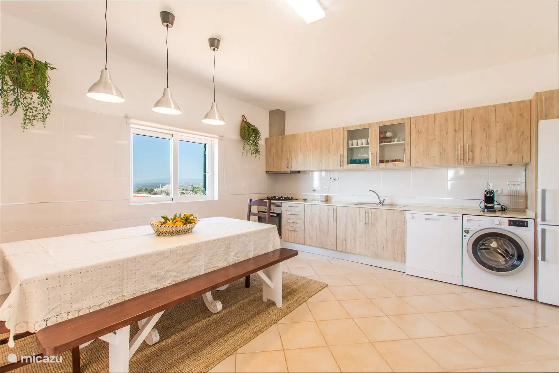 Küche mit Essbereich