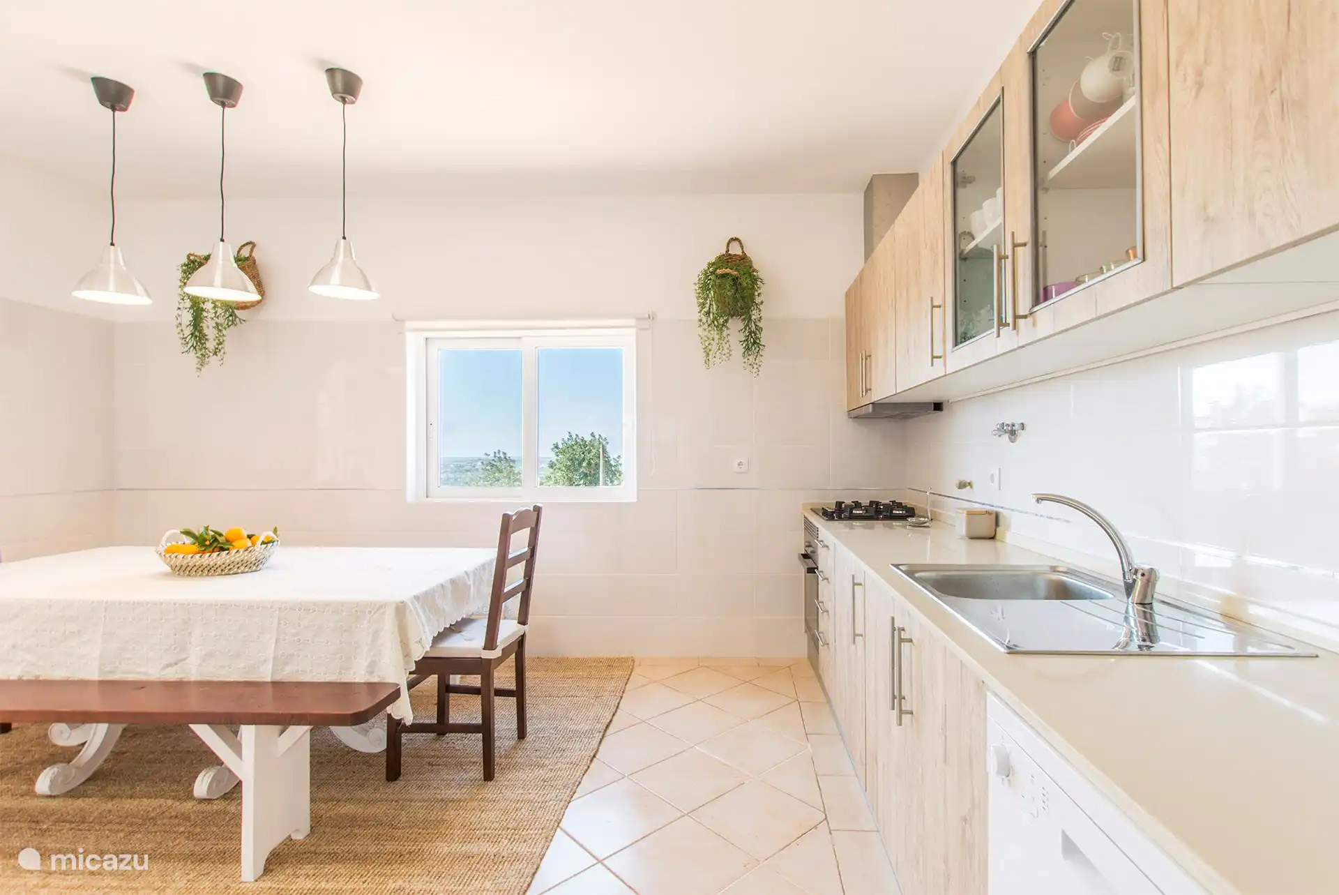 Küche mit Essbereich