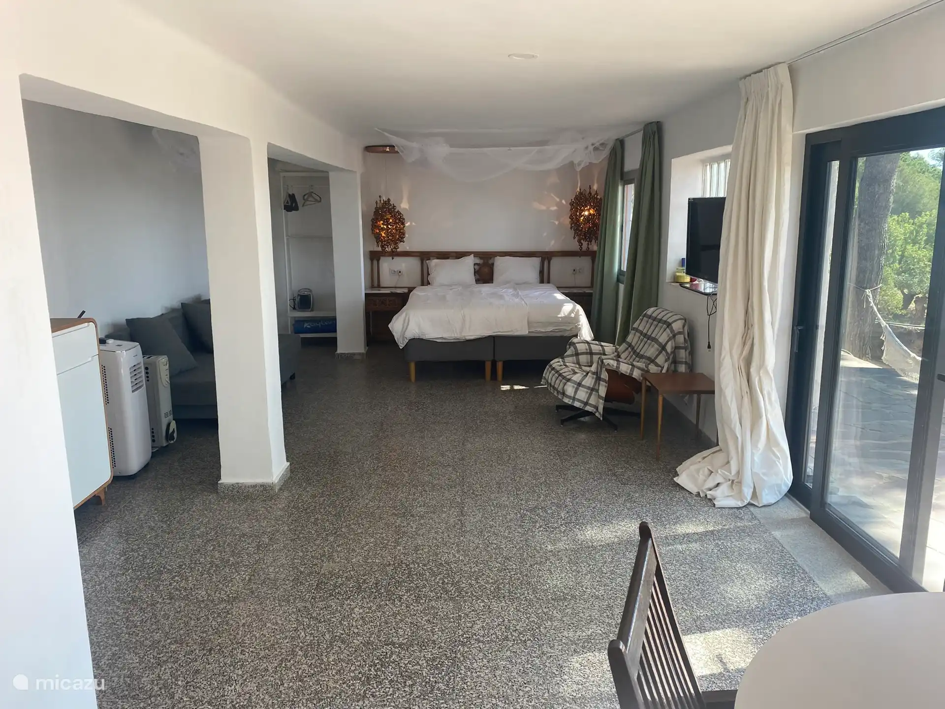 Onlangs een schuifdeur toegevoegd in de studio