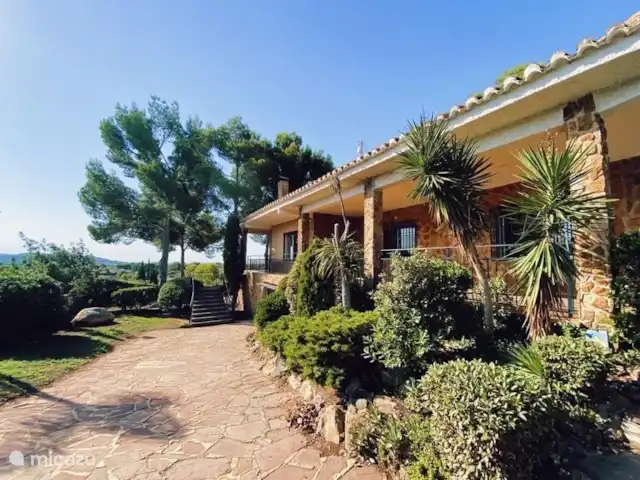 Location de Vacances Espagne, Valence, Valence (ville), villa - Villa Valencia Sunset Façade de la villa, vue sur le jardin