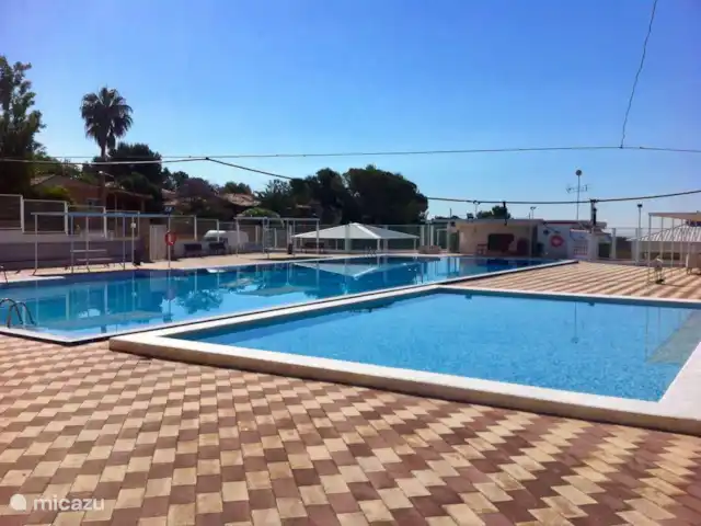 Location de Vacances Espagne, Valence, Valence (ville), villa - Villa Valencia Sunset Piscine olympique avec pataugeoire dans notre club juste en face Le club dispose d’un terrain de football, de courts de tennis, d’un terrain de padel, d’un terrain de basket-ball, d’une aire de jeux pour enfants et d’un restaurant... Un bonheur absolu pour les enfants