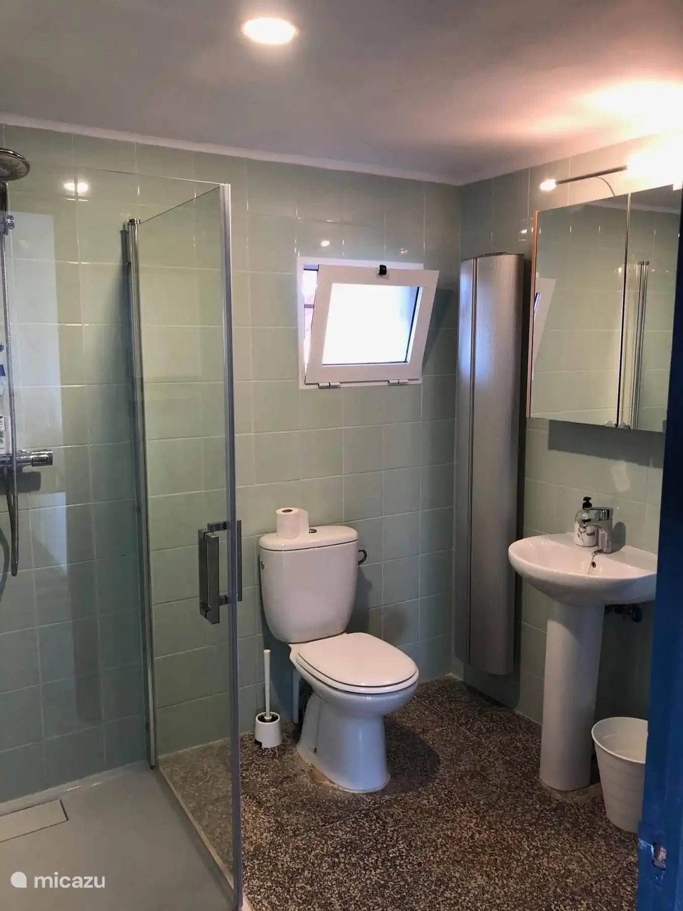 Badezimmer auf der unteren Ebene