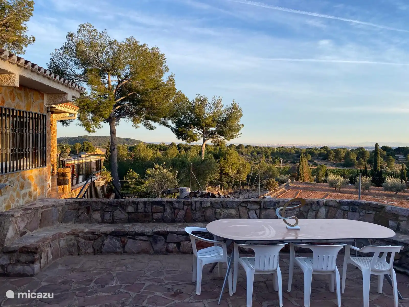 Blick auf die obere Terrasse in Richtung Valencia, Stadt, zweites Ess-/Unterhaltungsviertel