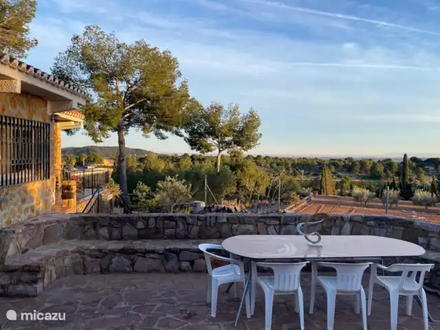 Location de Vacances Espagne, Valence, Valence (ville), villa - Villa Valencia Sunset Vue de la terrasse supérieure vers Valence, la ville, la deuxième salle à manger / zone de divertissement