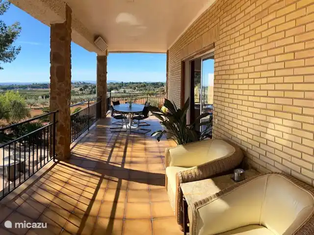 Location de Vacances Espagne, Valence, Valence (ville), villa - Villa Valencia Sunset Vue panoramique du niveau supérieur de la porte d’entrée et de l’arrière de la villa