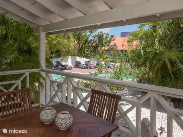 Blue Marlin Resort 4 | Curaçao, Banda Ariba (est), Mambo Beach - maison de vacances Chacune dispose de sa propre terrasse donnant sur le jardin.