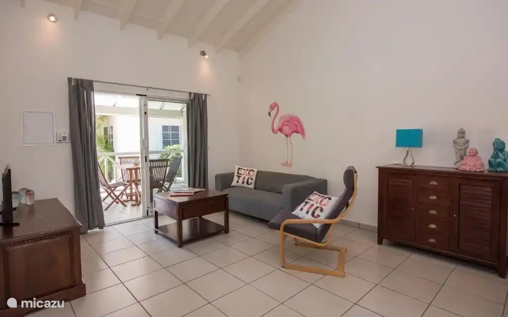 Large kitchen fully equipped.