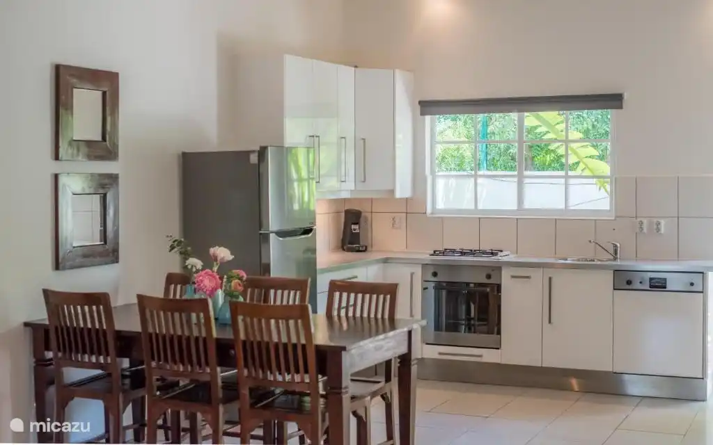 Large kitchen fully equipped.